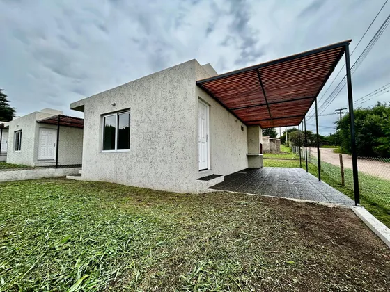 Casa En Venta 2 Dormitorios, Cochera, Villa Santa Cruz Del Lago