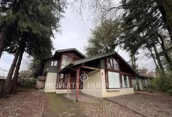 Arriendo Casa En Condominio, A Pasos Del Centro De...