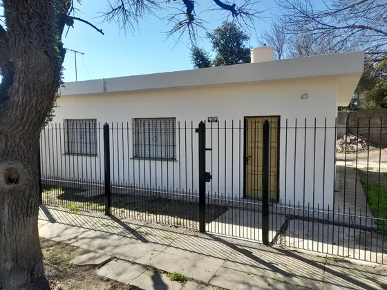Venta Casa 4 Ambientes. Apta  Crédito 