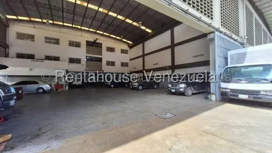 Nave Industrial De 2500 Metros Cuadrados En Venta En El Kilometro 1 De Mariches. Facil Acceso Y Estrategica Ubicación. Cda 26-16310
