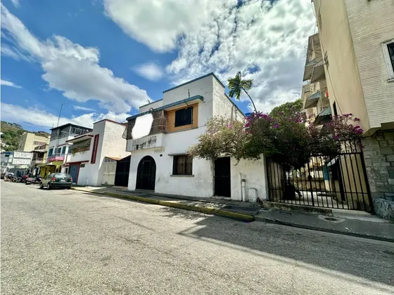 En Venta Casa Comercial En Los Chaguaramos Mgg