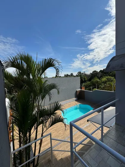 Casa 256mts, 03 Quartos, 05 Vagas, Piscina, Churrasqueira