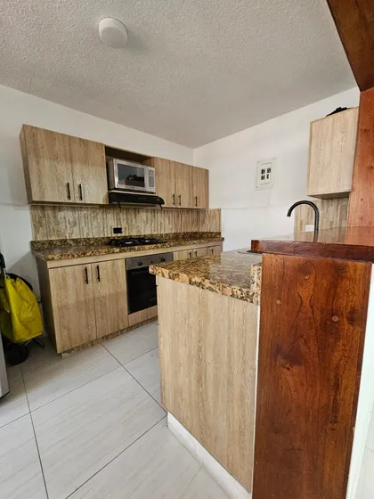 Apartamento 103 Mts Cuadrados 4 Habitaciones Parqueadero 