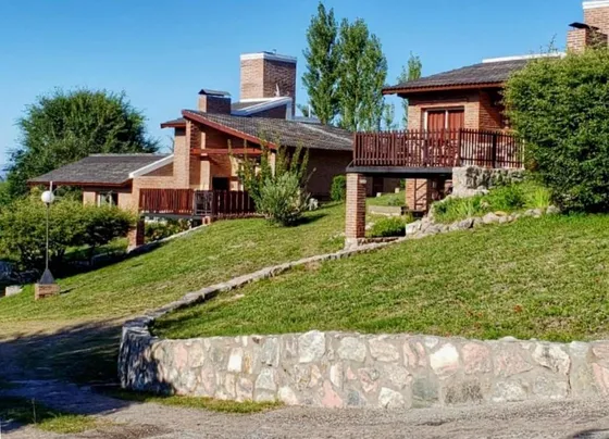Complejo De Cabañas De Alto Nivel, En Villa Edén, La Falda