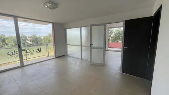 Oficina De 95 Metros Cuadrados En  Pinamar Centro