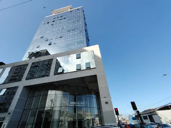 Se Arrienda Oficina En Torre Empresarial.