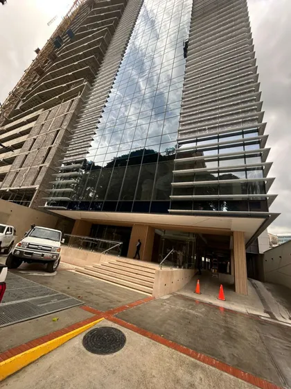 Venta De Oficina Torre Guayana Las Mercedes, Municipio Baruta, Caracas (lz)