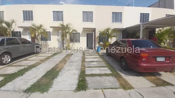 Maria E. Oropeza Vende Para Remodelar Casa Duplex En Terrazas De La Ensenada, Lara#25-18224