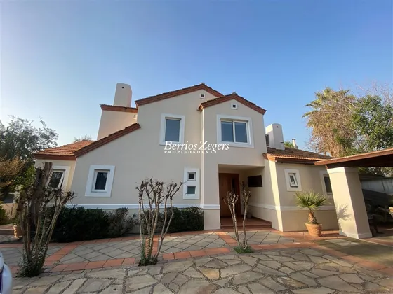 Casa En Venta De 3 Dorm En Colina, Chicureo Acceso A Laguna