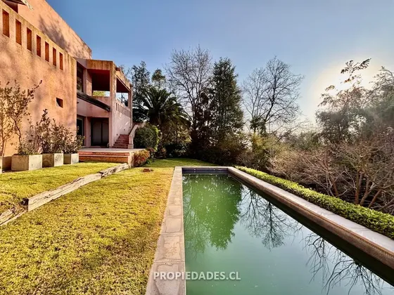 Casa En Venta De 5 Dormitorios En Huinganal, Lo Barnechea