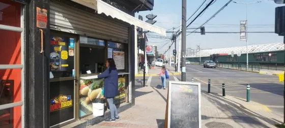 Local Comercial En Plena Vicuña Mackenna A Pasos De Metro