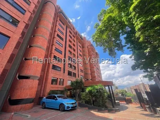 Espectacular Apartamento En Alquiler De 232m2 En Los Dos Caminos Cerca De Sebucan Juan C. Garcia V. 27-3095 Con Balcón Y Bella Vista Al Avila