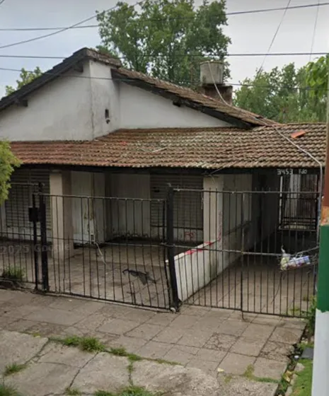 En Venta Lote Con Dos Propiedades A Reciclar Castelar Sur