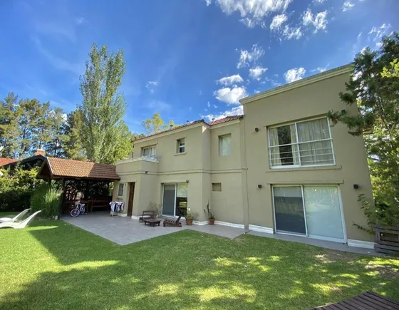 Casa En Alquiler Echeverria Del Lago, Canning