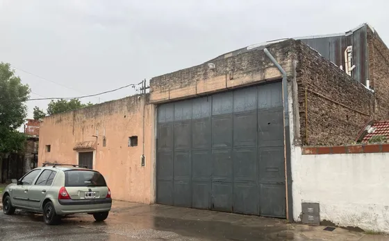 Venta Galpón Villa Centenario Con Cochera