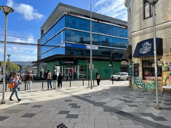 Oficina Con Terraza Y Estacionamiento En Centro De Valdivia