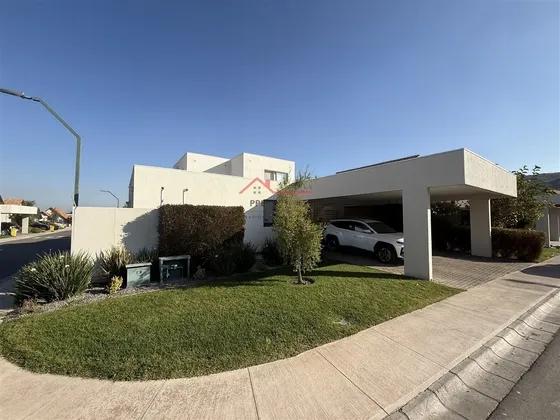 Casa En Venta De 3 Dorm. En Santa Elena