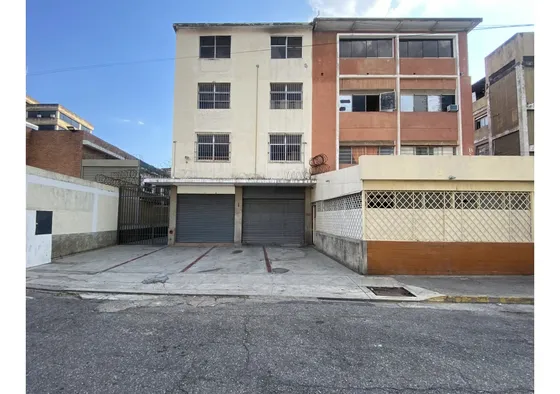Alquilo Local Comercial 130m2 Boleita Sur 9837