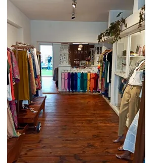 Ver ropa de mujer locales sale