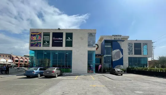 Home24 Roca Br. Te Presenta Un Local Comercial De 14 M2 En Alquiler En El Moderno C.c. Ponte Reale, Estratégicamente Ubicado En La Vibrante Avenida Costanera De Nueva Barcelona. Este Centro Comercial