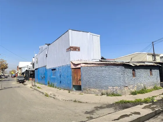 Casa En Venta De 3 Dorm. En La Pintana