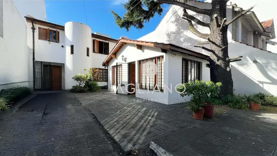 Venta Casa 5 Amb + Depto 2 Amb.