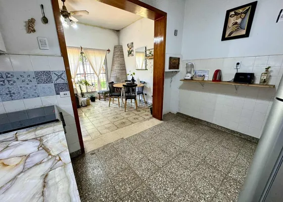 Casa Multifamiliar 6 Amb En Venta - Temperley 