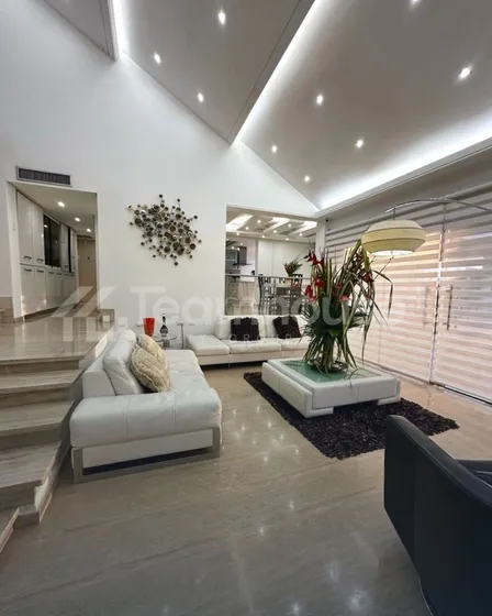 Teamhouse+ Ofrece En Venta Lujosa Casa En Las Villas