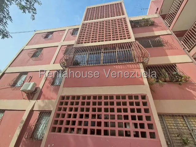 Dennymar, Vende Sensacional Apartamento Ubicado En Barquisimeto, Zona Oeste Dispone De 4 Habitaciones 1 Baño Amplio Elegante Contactame! B5a21572                                                       
