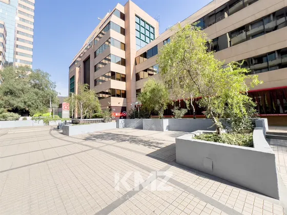 Impecable Oficina 62 M2 En Nueva De Lyon, Providencia