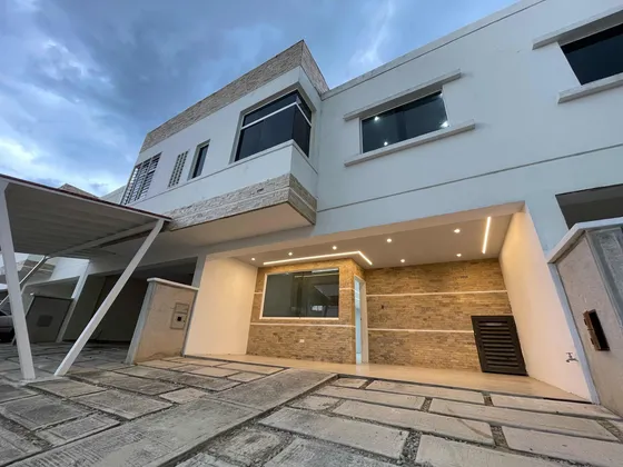 Townhouse Moderno En Obra Limpia En Venta - Res Villa Sofia - La Cumaca
