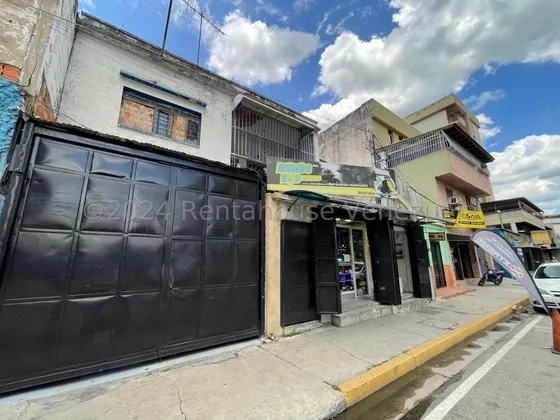  Casa En Venta Ubicada En El  Centro De Maracay, Fvina 25-3967