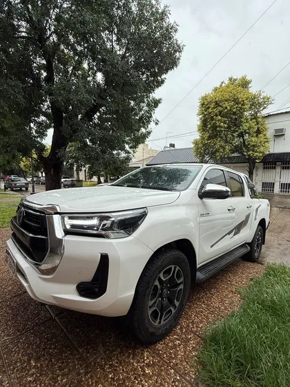 Toyota Hilux 2.8 Cd Srx 177cv 4x4 At