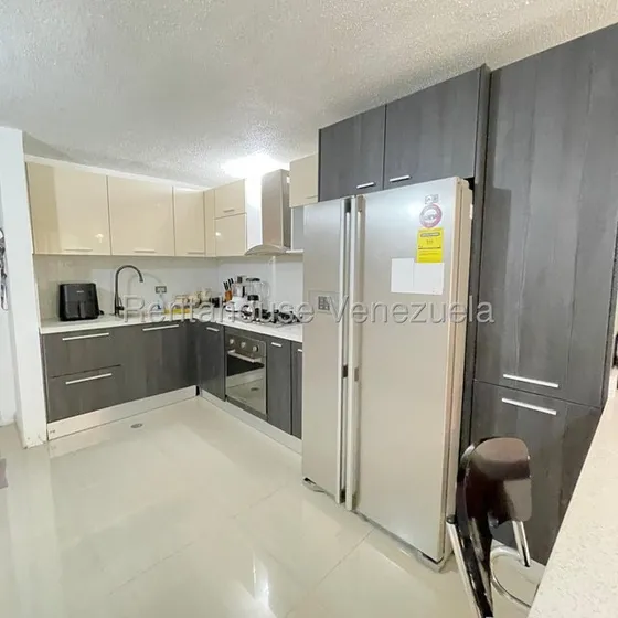 Bello Apartamento En Valencia, Planta Baja, Esta Moderno, Todo Actualizado ,con Bellos Acabados, Este Inmueble Tiene Agradable Contacto Con Unos Bellos Jardines.un Clima Excelente.