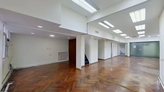 Oficina Venta Con Entrepiso Cocina Y Depósito
