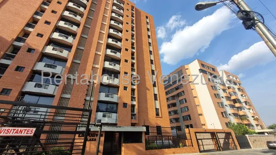 Raiza Suárez Vende Moderno Apartamento En Venta En Excelente Zona Del Este De Barquisimeto 2 5 1 8 1 0 0 Conectado A Planta Eléctrica, 2 Puestos De Estacionamiento Y Maletero.
