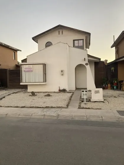 Arriendo Casa En Condominio Portal Del Valle G&j Propiedades