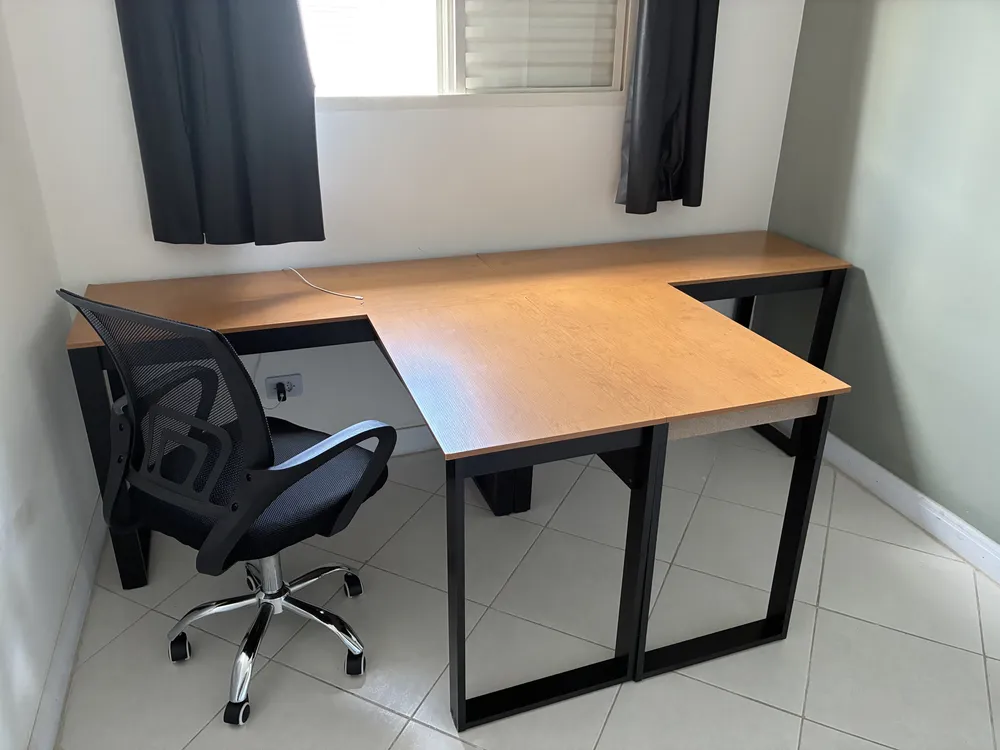 Escrivaninha de Canto Berlim Em L Cinamomo Mesa para Computador Home Office Gamer Estudo Trabalho MDP MDF Moderna Tampo Amplo Estrutura Preta - Imagem 3