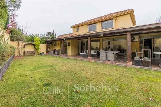 Casa En Arriendo De 4 Dorm. En Lo Barnechea