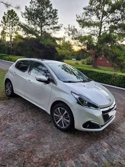 Peugeot 208 1.6 Feline