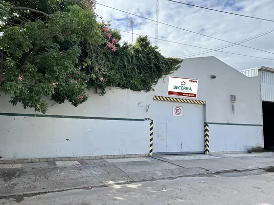 Galpón En Venta En Parque Quirno