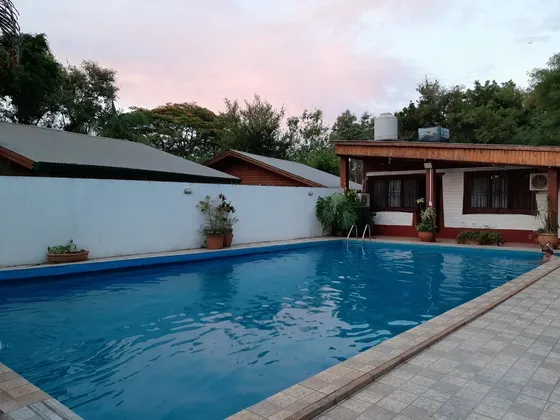 Alquiler De Casa Privada Por Dia Con Piscina Y Quincho Privado Ubicado En Zona Centrica  - Puerto Iguazu, Misiones - Cataratas Del Iguazu - Ideal Para Toda La Familia, Capacidad 10 Personas
