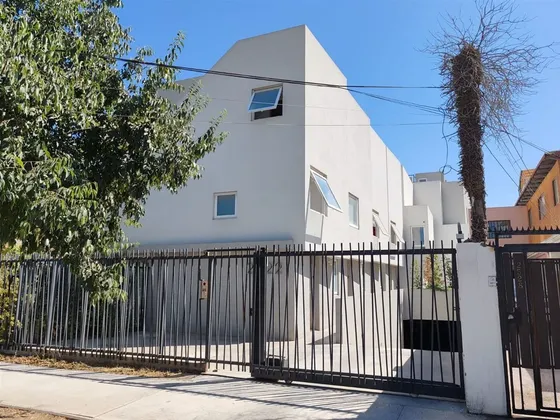 Casa En Venta De 3 Dorm. En Providencia