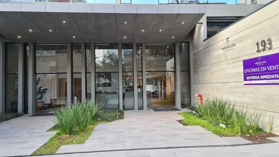 Oficina En Moderno Edificio Y Mejor Ubicación (100224)