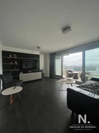 Departamento De 1 Y Medio Dormitorio En Venta A Pasos De Playa Brava, Punta Del Este