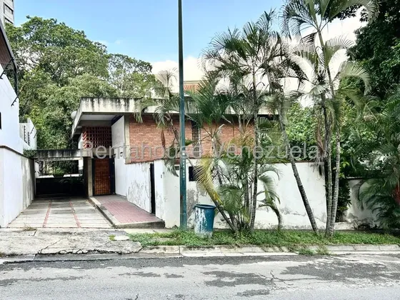 Hermosa Y Cómoda Casa Semi Amoblada. En Alquiler. Urb. Chuao.