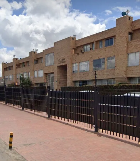 Vendo Casa Chia $550 Millones. Cedo Leasing 100 Mm. Recibo Apartamento Hasta 300 Mm.   Propongan