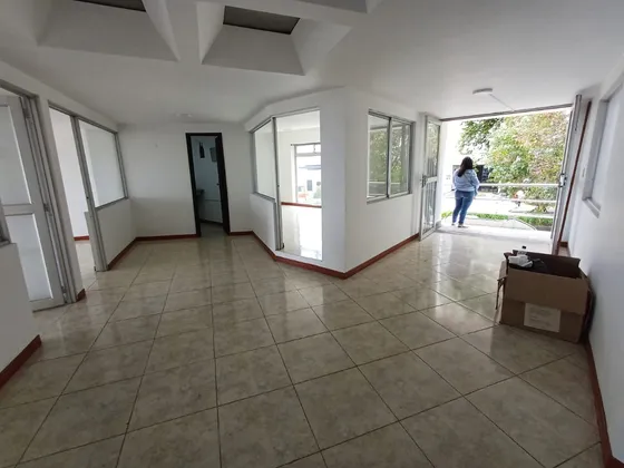 Local En Arriendo En La Av Santander (279058886).
