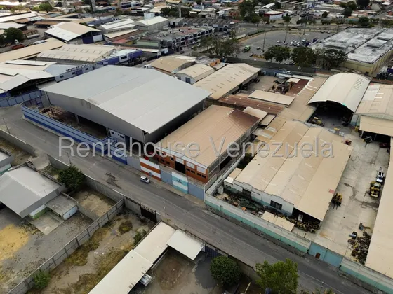 María E. Rentahouse  Alquila Espectacular Galpón Deposito De 1700m2 En Perfectas Condiciones Para Desarrollar Cualquier Tipo De Emprendimiento, Zona Industrial 1, Lara#25-23576*
