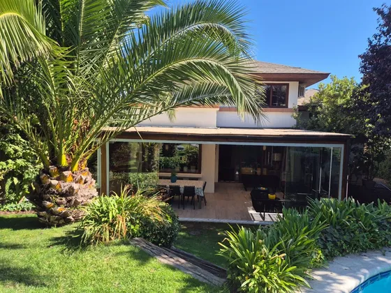 Casa En Venta De 6 Dorm. En Las Condes